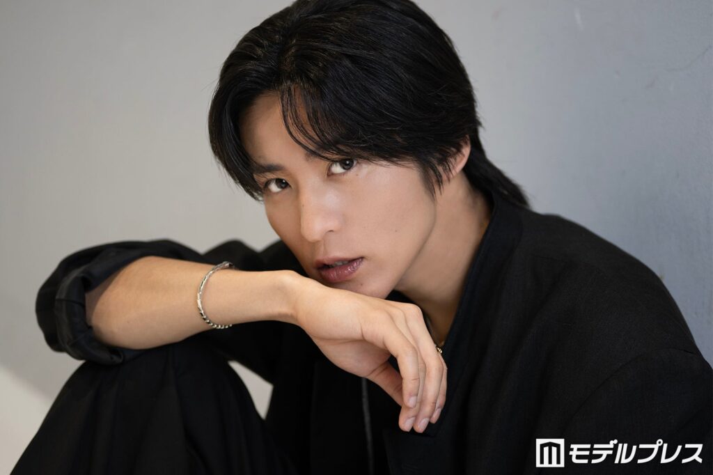 目黒蓮に彼女いる説が再燃！ラヴィット!生放送発言の内容と過去の匂わせまとめ